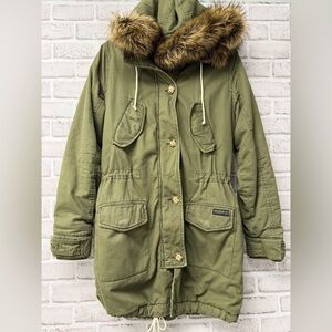 Abercrombie & Fitch ladies sz S, Parka with warm Sherpa-lining and zip front.